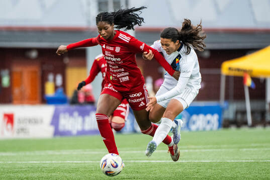 Piteås Sharon Sampson och Djurgårdens Annika Svensson