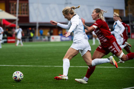 Djurgårdens Mimmi Wahlström och Piteås Selina Henriksson