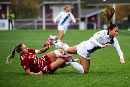 Piteås Selina Henriksson och Djurgårdens Casey Yujin Phair