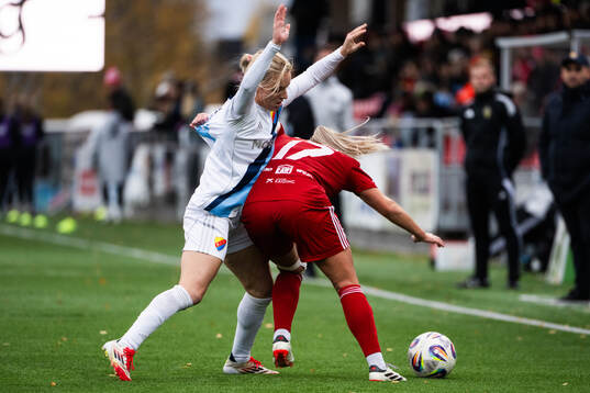 Djurgårdens Mimmi Wahlström och Piteås Selina Henriksson
