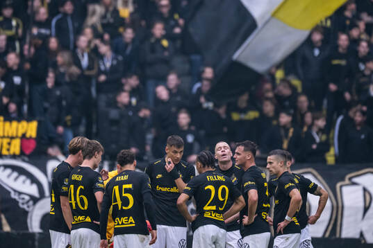 AIKs spelare samlas
