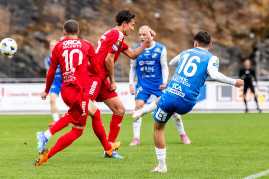 Oddevolds Emir Derviskadic skjuter in 1-0