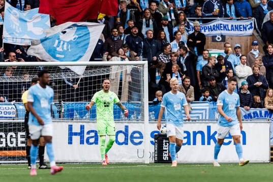 Malmö FFs målvakt Robin Olsen deppar
