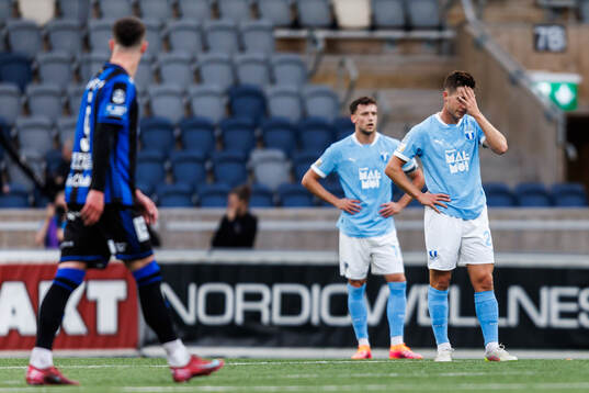 Malmö FFs Lasse Berg Johnsen deppar