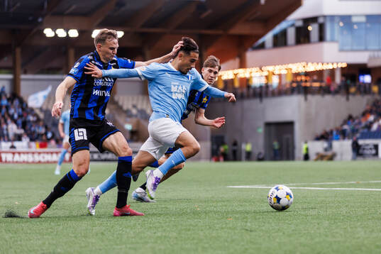 Sirius Oscar Krusnell och Malmö FFs Adrian Skogmar