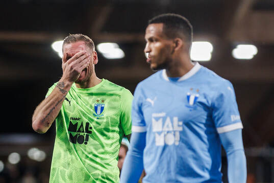 Malmö FFs målvakt Robin Olsen deppar