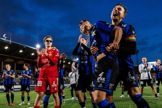 Bläddra bland fler bilder av Fotboll, Allsvenskan, Sirius - Malmö FF