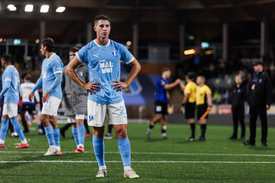 Malmö FFs Lasse Berg Johnsen deppar