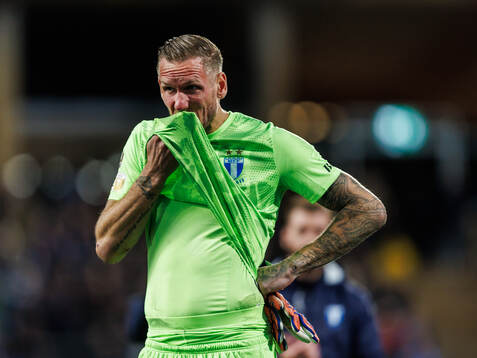 Malmö FFs målvakt Robin Olsen deppar