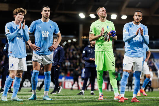 Malmö FFs målvakt Robin Olsen deppar