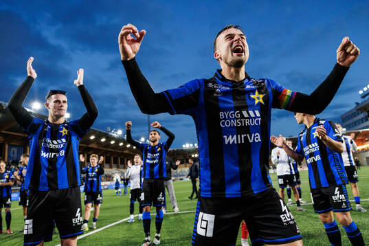 Sirius Henrik Rönnlöf Castegren jublar