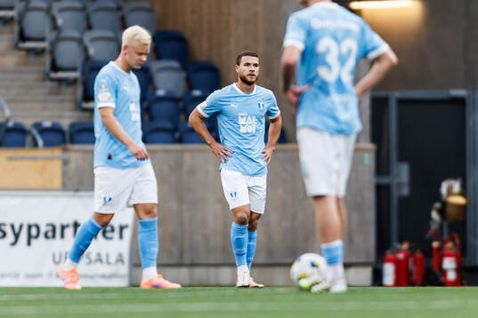 Malmö FFs Gabriel Busanello deppar