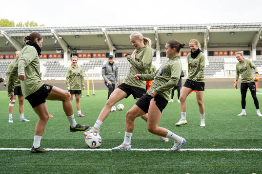 Lisa Löwing and Hanna Wijk of Häcken