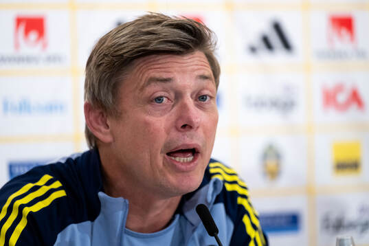 Head coach Jon Dahl Tomasson of the Swedish men's national