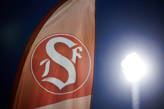 En flagga med Sandvikens IFs flagga