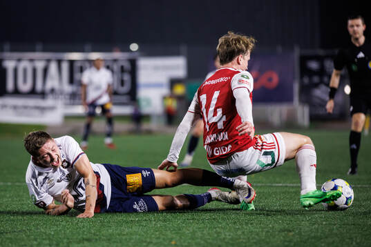 Örgrytes Anton Andreasson och Sandvikens IFs Victor Backman