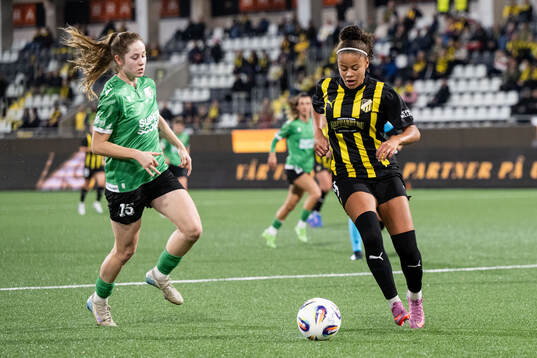 Jagoda Cyraniak of Katowice and Felicia Schröder of Häcken