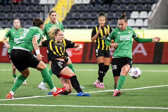 Alice Bergström of Häcken and Marcjanna Zawadzka of