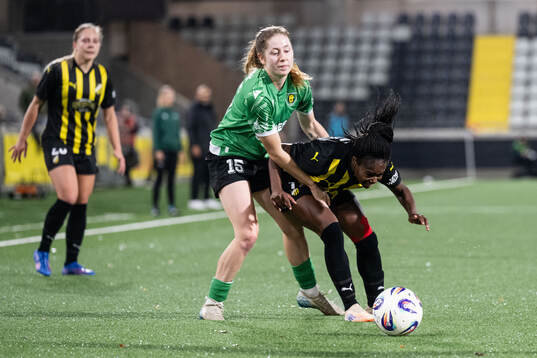 Jagoda Cyraniak of Katowice and Monica Jusu Bah of Häcken