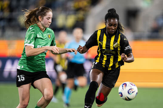 Jagoda Cyraniak of Katowice and Monica Jusu Bah of Häcken