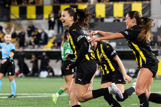 Helena Sampaio of Häcken celebrates