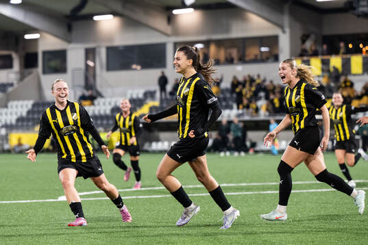 Helena Sampaio of Häcken celebrates