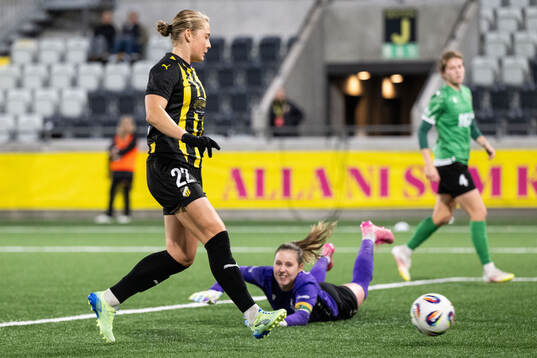 Paulina Nyström of Häcken scores 3-0