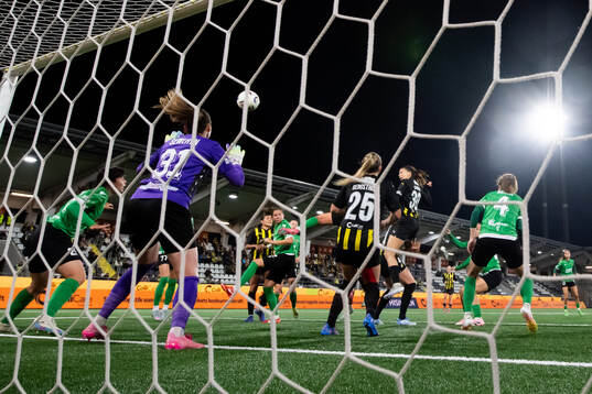 Helena Sampaio of Häcken scores 1-0