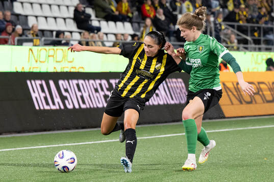 Nesrin Akgun of Häcken and  Katarzyna Nowak  of Katowice