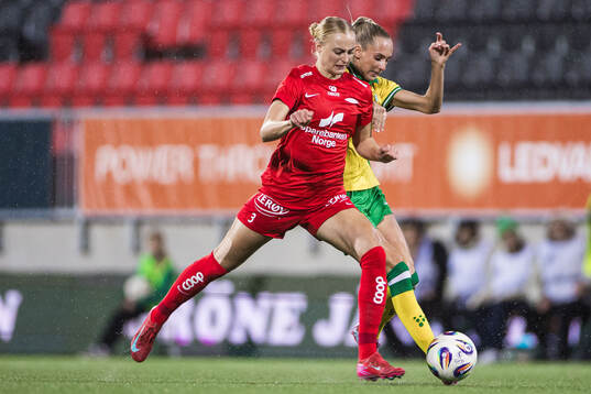 Mia Authen of Brann and Ellen Wangerheim of Hammarby
