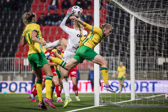 Goalkeeper Selma Panengstuen of Brann and Julie Blakstad of