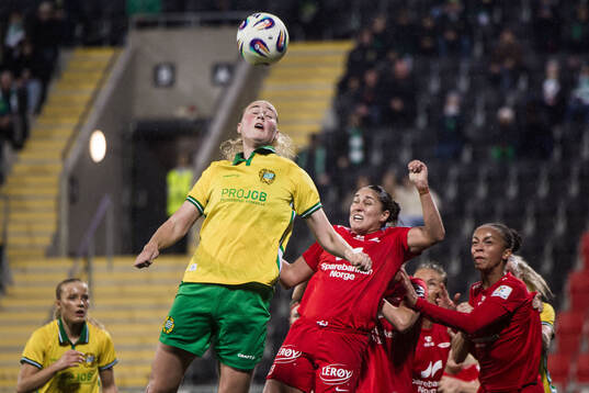 Emelie Bragstad of Hammarby and Brenna Lovera of Brann