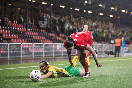 Smilla Holmberg of Hammarby and Brenna Lovera of Brann