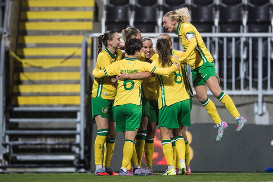 Ellen Wangerheim of Hammarby celebrates with team mates