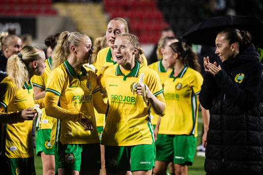Anna Jøsendal and Julie Blakstad of Hammarby celebrates