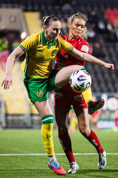 Vilde Hasund of Hammarby and Ingrid Stenevik of Brann