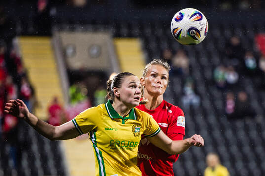 Vilde Hasund of Hammarby and Ingrid Stenevik of Brann