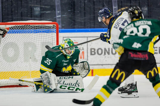 Södertäljes Carter Ashton gör 0-1 bakom Östersunds