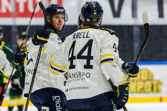 Södertäljes Carter Ashton jublar