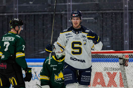 Södertäljes Carter Ashton jublar