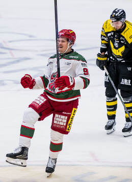 Modos Linus Andersson jublar