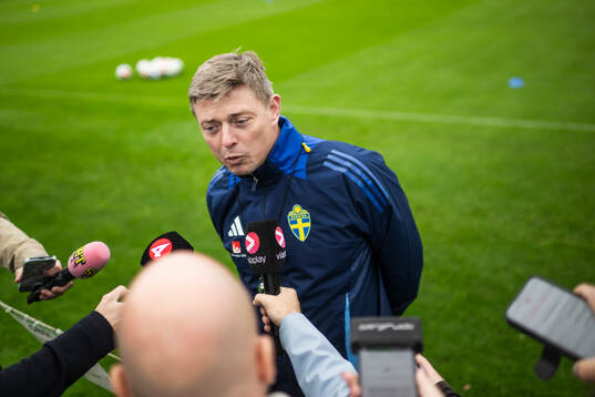 Head coach Jon Dahl Tomasson of the Swedish men's national