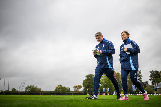Head coach Jon Dahl Tomasson and media officer Petra