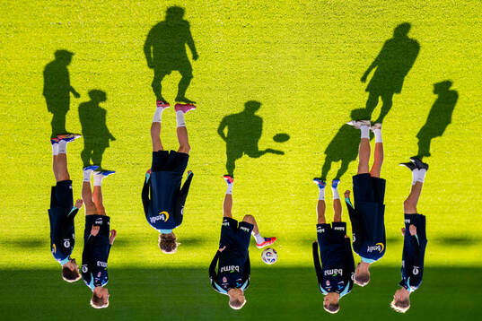 Andreas Hanche-Olsen and players of the Norwegian national