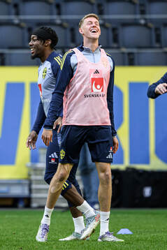 Anthony Elanga and Alexander Bernhardsson of the Swedish