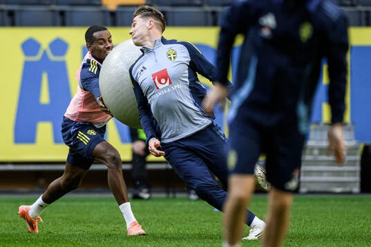 Alexander Isak and Viktor Gyökeres of the Swedish men's