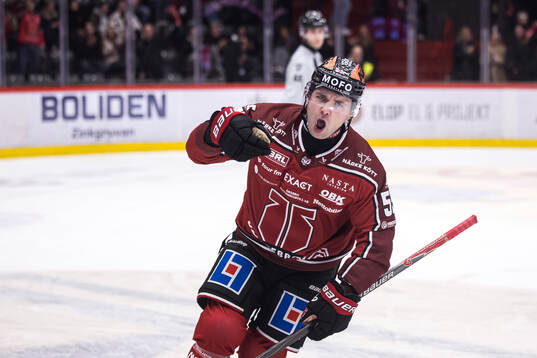 Örebros David Quenneville jublar