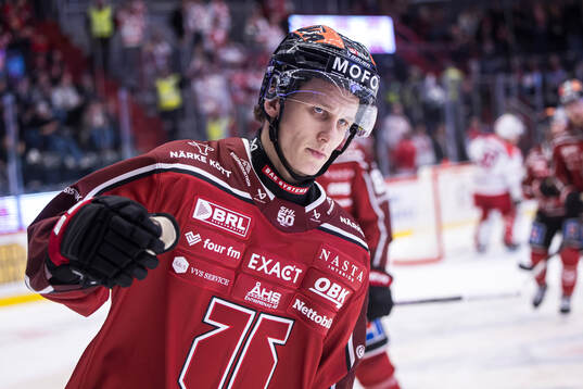 Örebros Patrik Puistola jublar