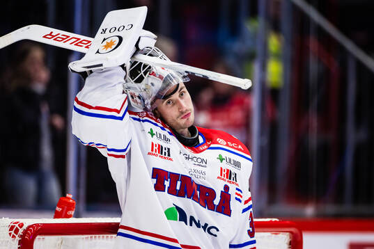 Timrås målvakt Jacob Johansson deppar