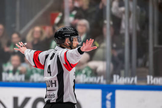 Domare Marcus Linde gör washout tecknet